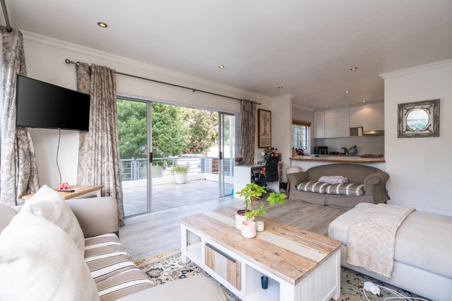 6 Bedroom Property for Sale in Vredehoek Western Cape